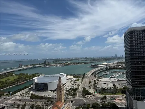 121 NE 5th Street Miami FL 33132