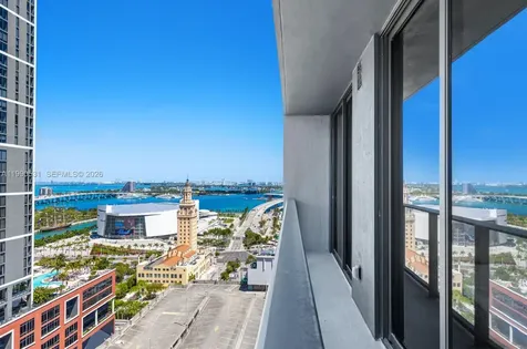121 NE 5th Street Miami FL 33132