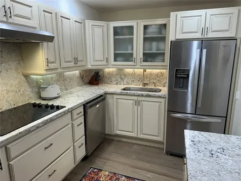 6039 Collins Avenue Miami Beach FL 33140
