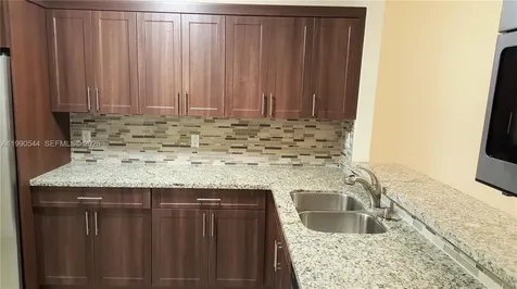 453 Lakeview Drive Weston FL 33326