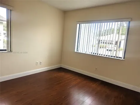 453 Lakeview Drive Weston FL 33326
