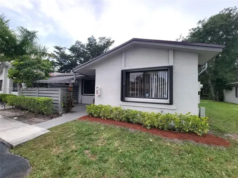 453 Lakeview Drive Weston FL 33326