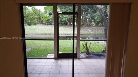 453 Lakeview Drive Weston FL 33326