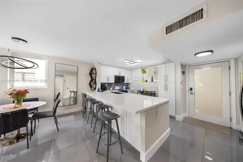 1665 Bay Road Miami Beach FL 33139
