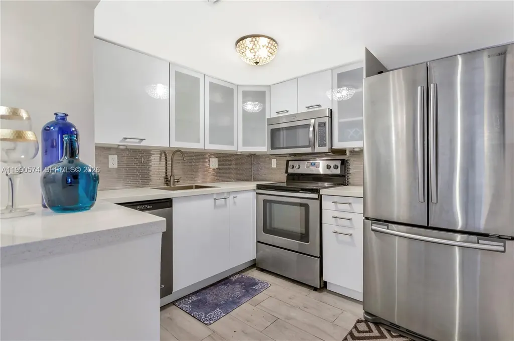 2600 Collins Avenue Miami Beach FL 33140