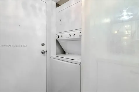 2600 Collins Avenue Miami Beach FL 33140