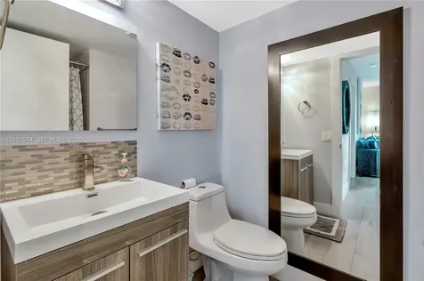 2600 Collins Avenue Miami Beach FL 33140