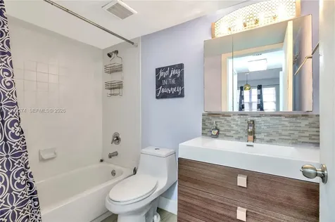 2600 Collins Avenue Miami Beach FL 33140