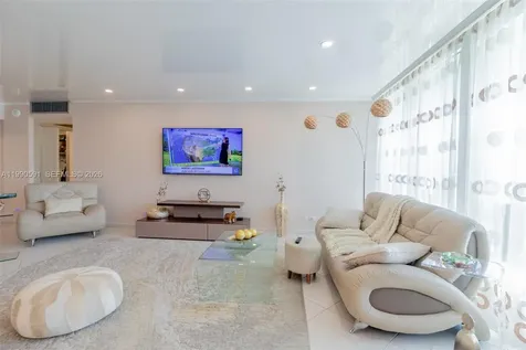 301 174 Sunny Isles Beach FL 33160