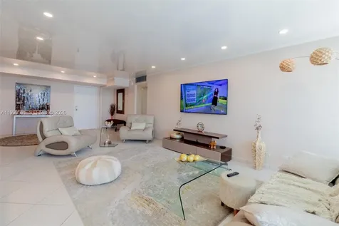 301 174 Sunny Isles Beach FL 33160