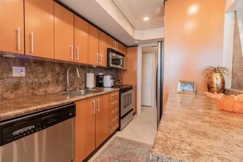 301 174 Sunny Isles Beach FL 33160