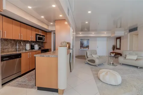 301 174 Sunny Isles Beach FL 33160
