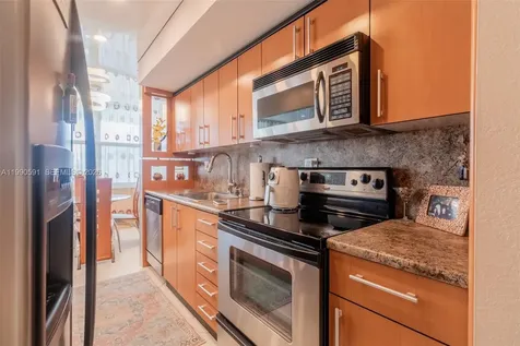 301 174 Sunny Isles Beach FL 33160