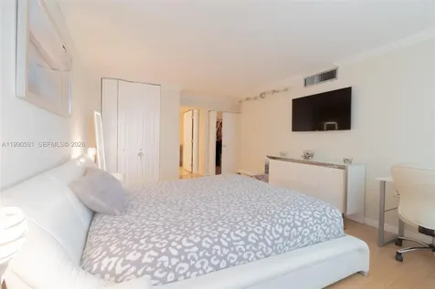 301 174 Sunny Isles Beach FL 33160