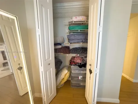 301 174 Sunny Isles Beach FL 33160