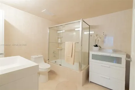 301 174 Sunny Isles Beach FL 33160