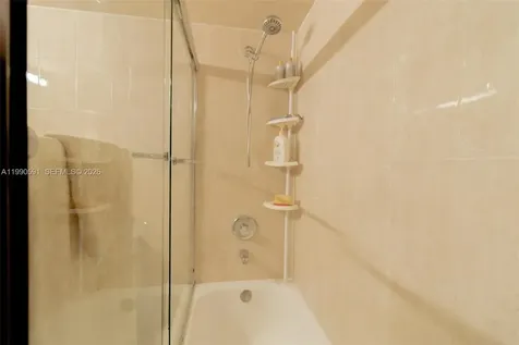 301 174 Sunny Isles Beach FL 33160