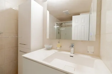 301 174 Sunny Isles Beach FL 33160