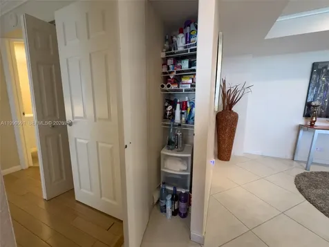 301 174 Sunny Isles Beach FL 33160