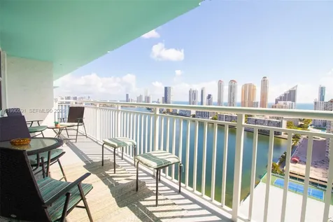 301 174 Sunny Isles Beach FL 33160