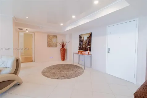 301 174 Sunny Isles Beach FL 33160
