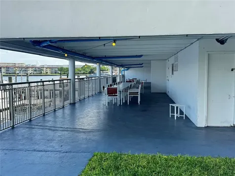 18061 Biscayne Boulevard Aventura FL 33160
