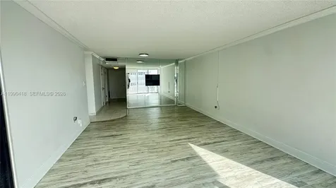 18061 Biscayne Boulevard Aventura FL 33160
