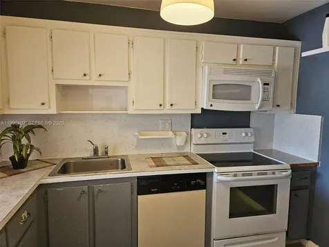 2200 E Hallandale Beach Boulevard Hallandale Beach FL 33009
