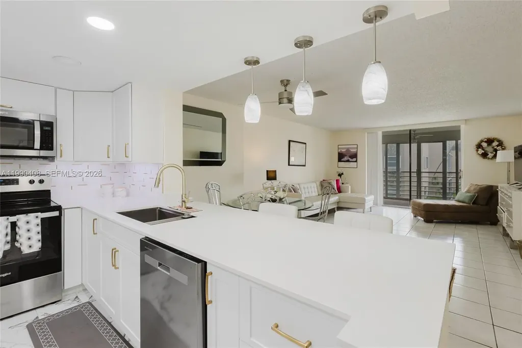 424 SE 10th Street Dania Beach FL 33004