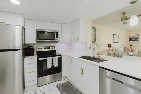 424 SE 10th Street Dania Beach FL 33004