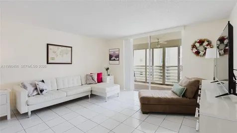 424 SE 10th Street Dania Beach FL 33004