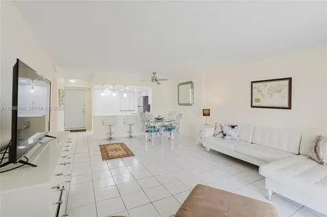 424 SE 10th Street Dania Beach FL 33004