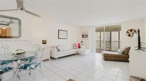 424 SE 10th Street Dania Beach FL 33004
