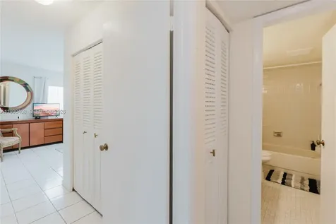 424 SE 10th Street Dania Beach FL 33004