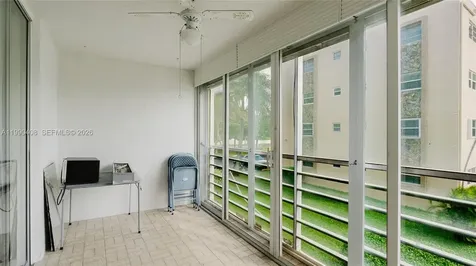 424 SE 10th Street Dania Beach FL 33004