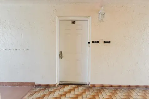 424 SE 10th Street Dania Beach FL 33004