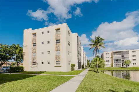 424 SE 10th Street Dania Beach FL 33004
