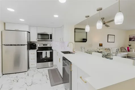 424 SE 10th Street Dania Beach FL 33004