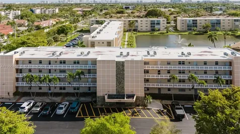 424 SE 10th Street Dania Beach FL 33004