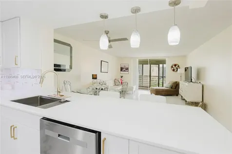 424 SE 10th Street Dania Beach FL 33004