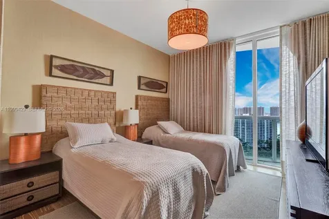 19400 Turnberry Way Aventura FL 33180