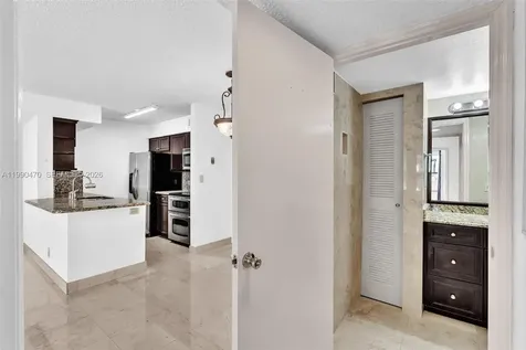 2796 S University Drive Davie FL 33328