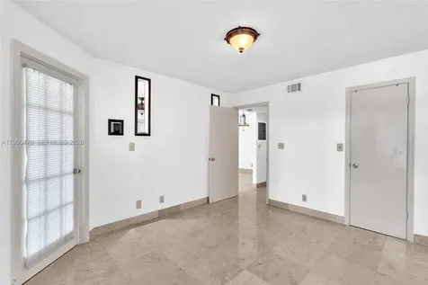 2796 S University Drive Davie FL 33328