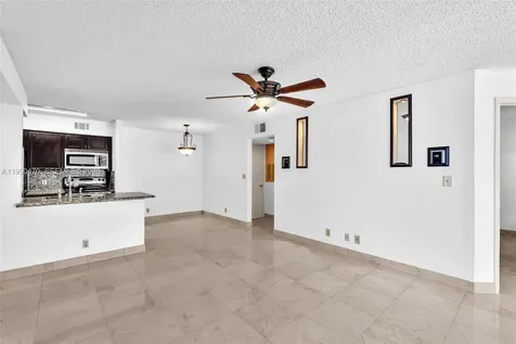 2796 S University Drive Davie FL 33328