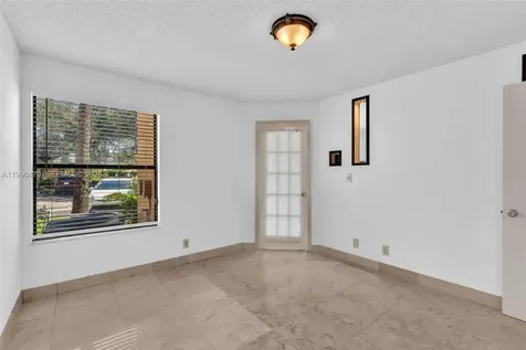 2796 S University Drive Davie FL 33328