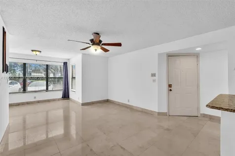 2796 S University Drive Davie FL 33328