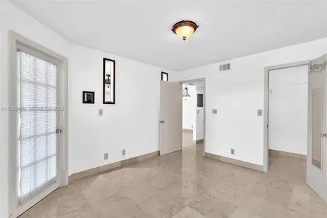 2796 S University Drive Davie FL 33328