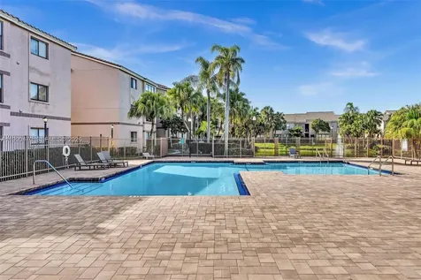 2796 S University Drive Davie FL 33328