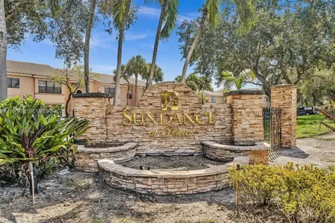 2796 S University Drive Davie FL 33328