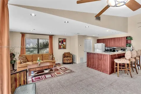 2796 S University Drive Davie FL 33328
